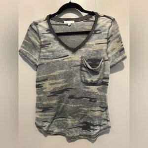 Camo V-Neck T-Shirt Size Small